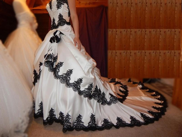 Embroidery Gothic - فستان زفاف عتيق الطراز، فساتين زفاف