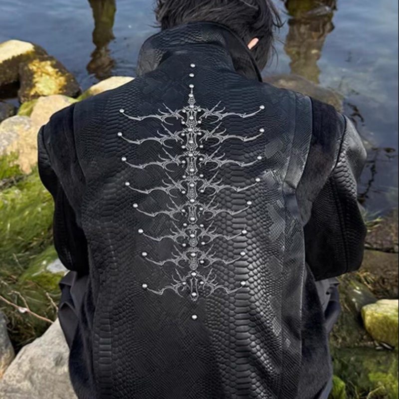 جاكيت رجالي أسود بنقشة جلد الث - مراجعة Embroidery Gothic وسعره