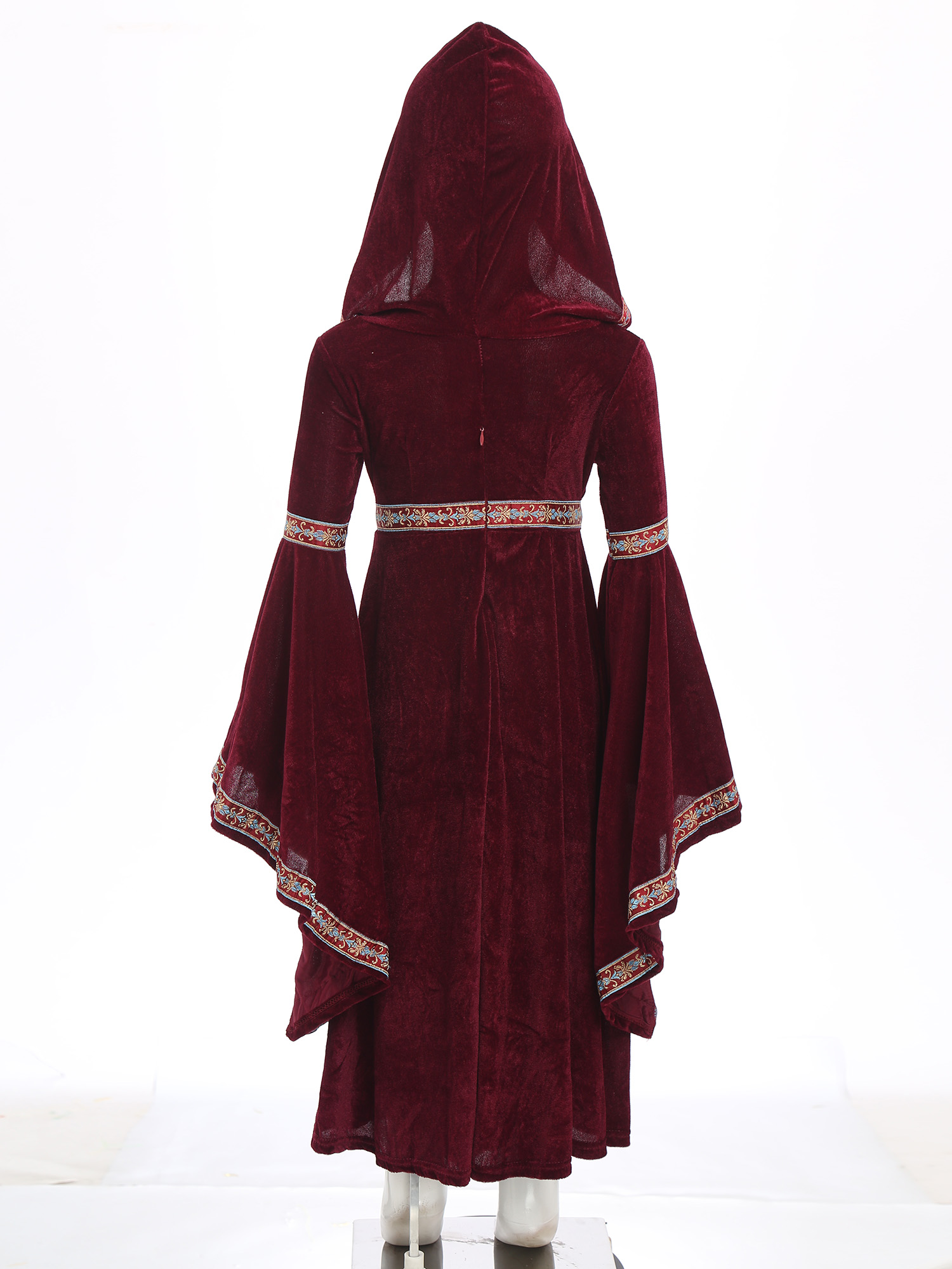 زي أميرة العصور الوسطى بقلنسوة - مراجعة Embroidery Gothic وسعره