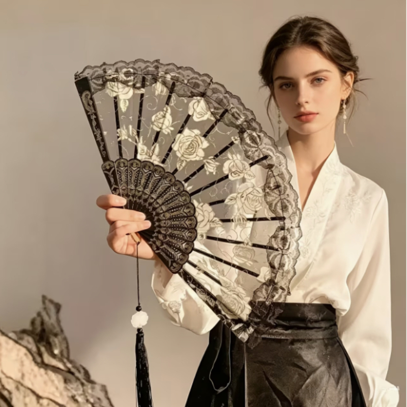 مروحة يدوية مزينة بالدانتيل ال - مراجعة Embroidery Gothic وسعره