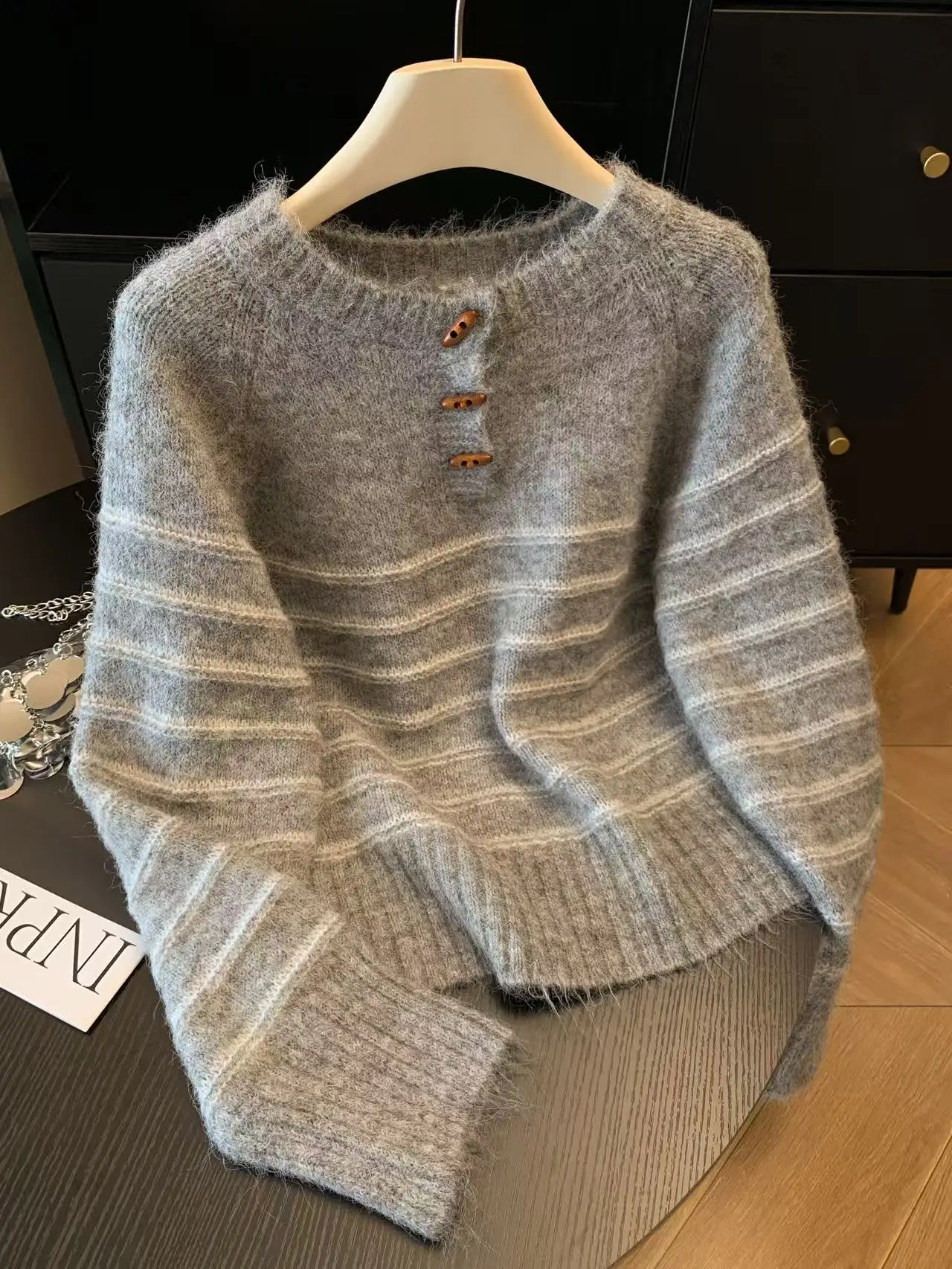 سترة نسائية مخططة من الصوف وال - مراجعة Embroidery Knit وسعره