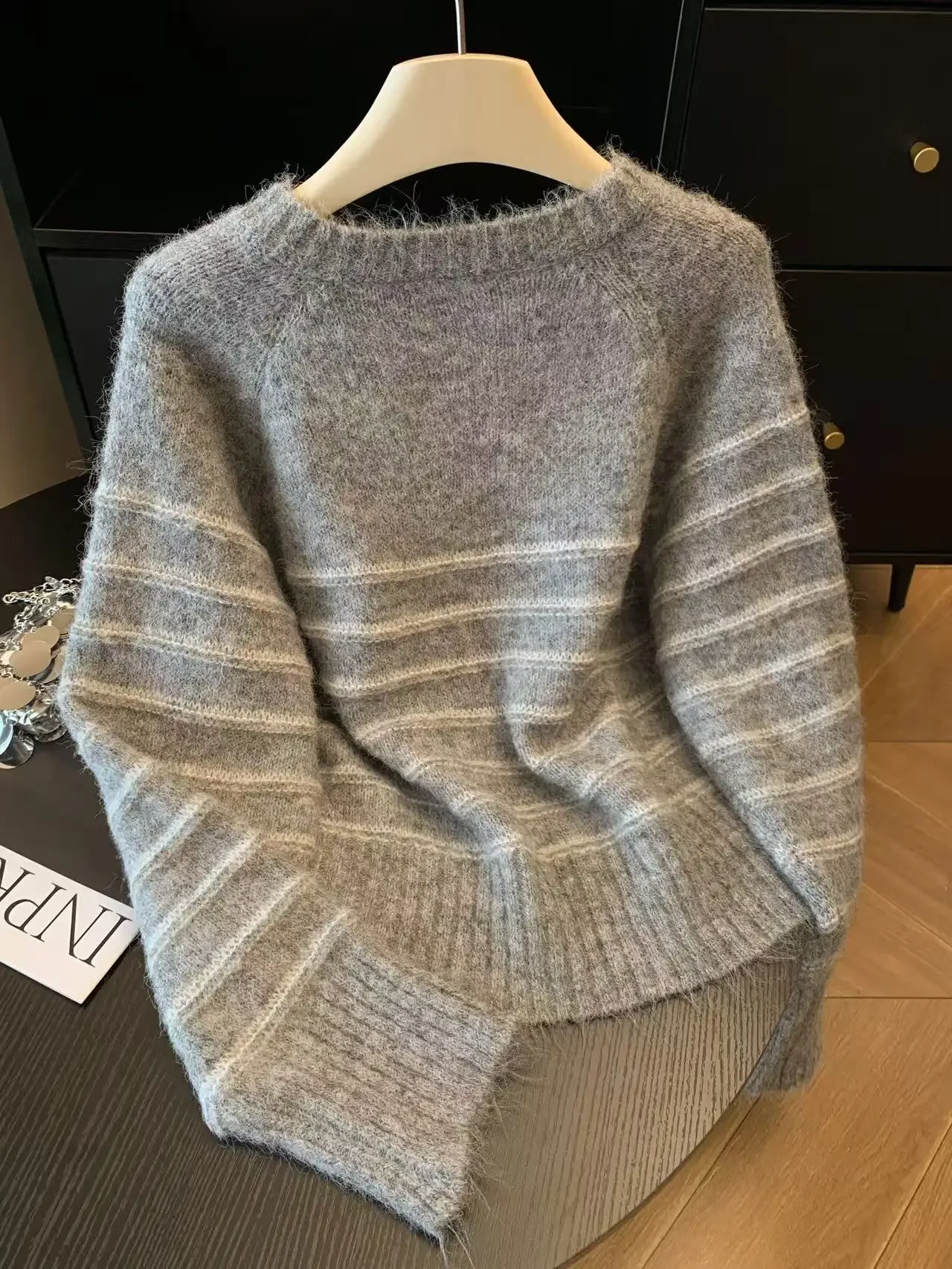 سترة نسائية مخططة من الصوف وال - مراجعة Embroidery Knit وسعره