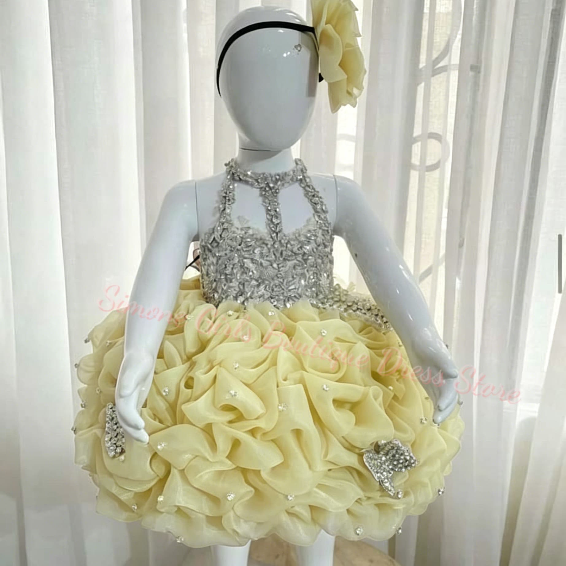 فستان أصفر مزين بالكشكش للفتيا - مراجعة Embroidery Yellow Flower وسعره