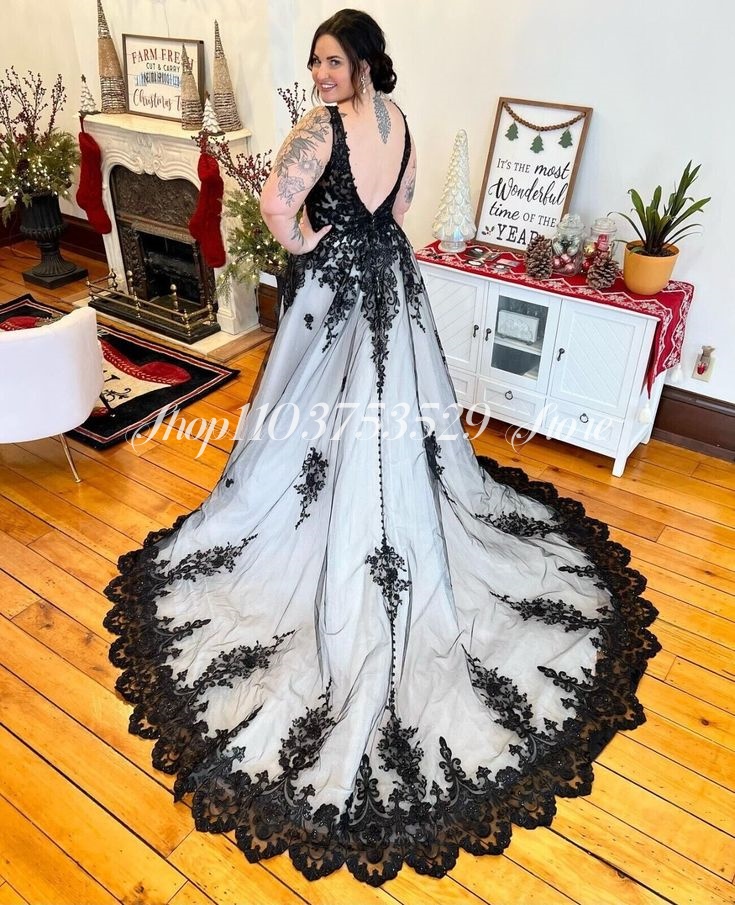 فساتين زفاف على الطراز القوطي  - مراجعة Embroidery Gothic وسعره