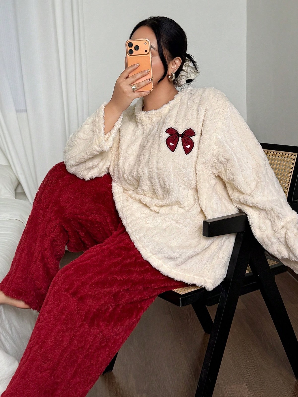 بيجامات نسائية سميكة من الفلان - مراجعة Embroidery Set وسعره